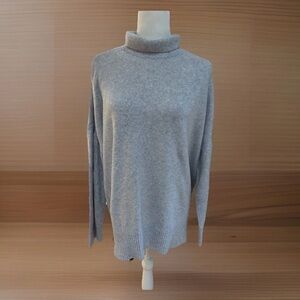 Abercrombie & Fitch Gray Slouchy Relaxed Turtleneck Sweater Size Medium
